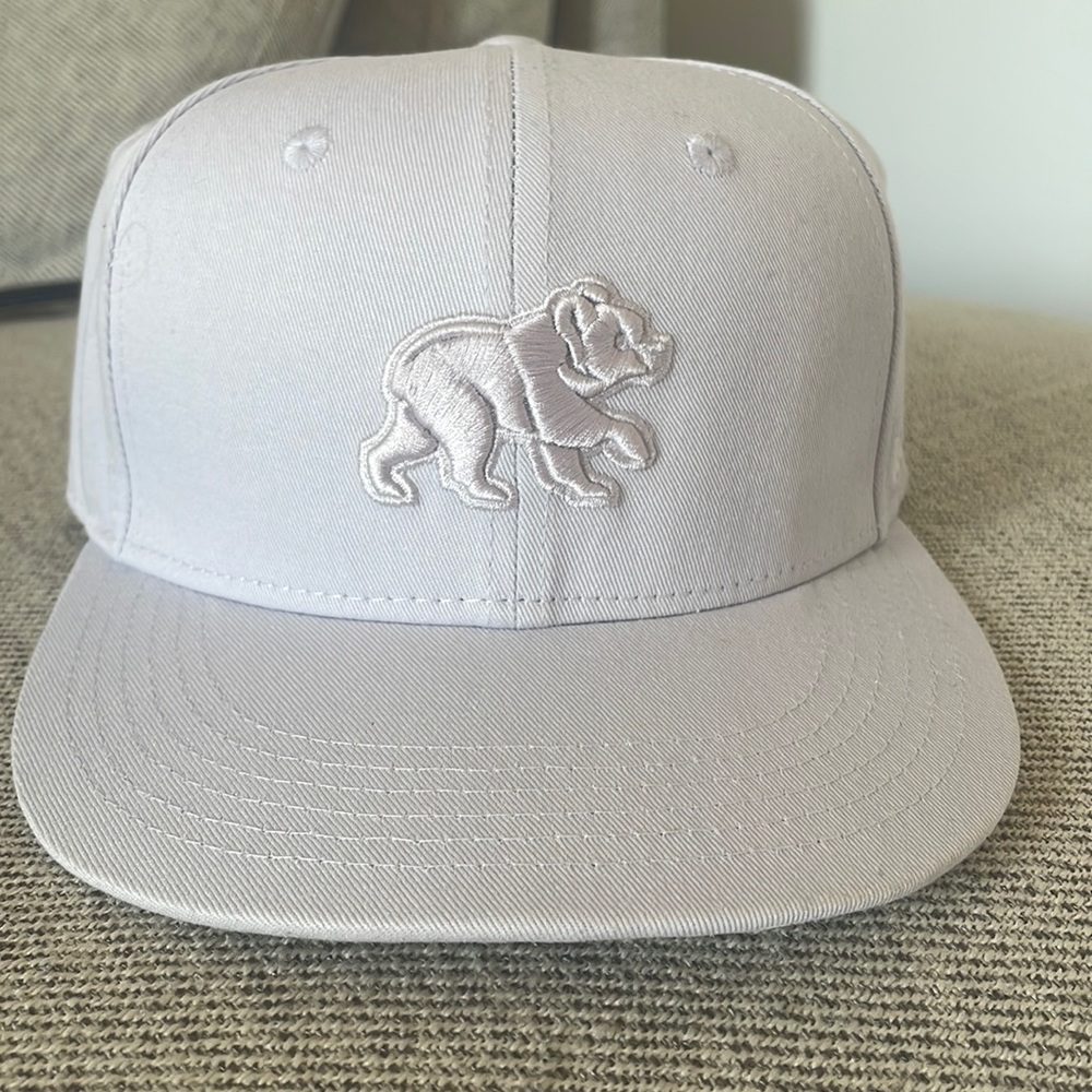 Light grey Chicago Cubs baseball hat